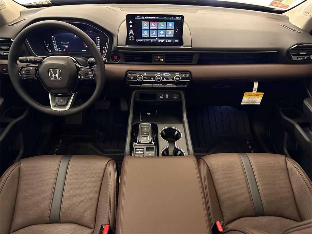 new 2025 Honda Pilot car, priced at $51,277