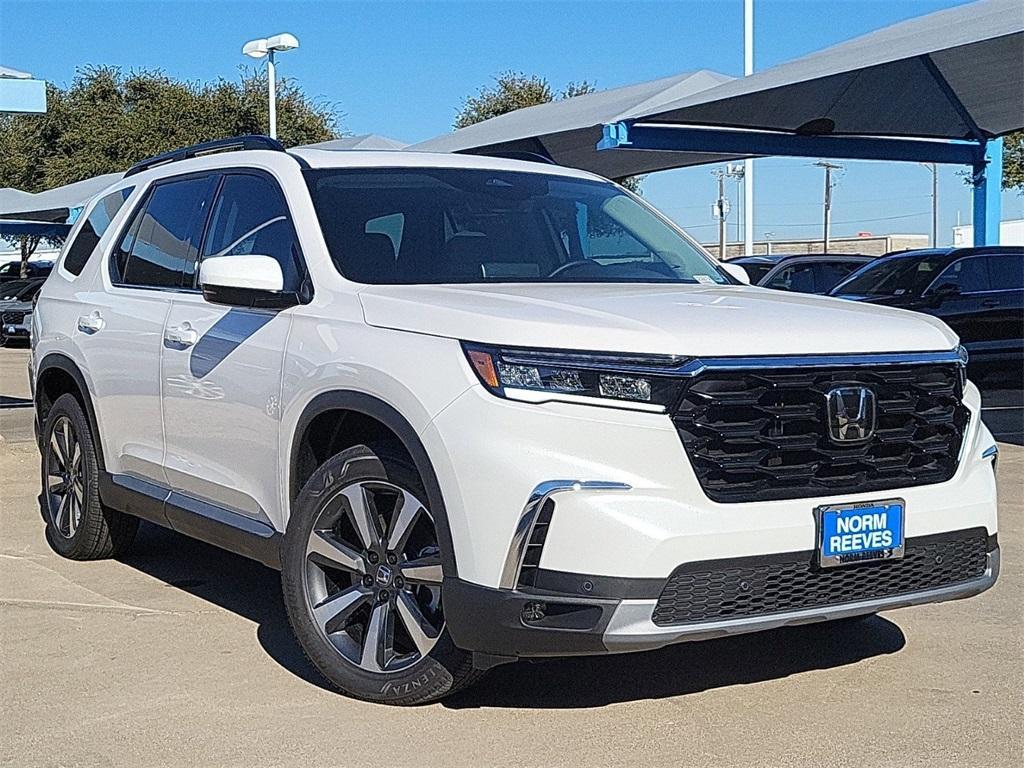 new 2025 Honda Pilot car, priced at $47,105