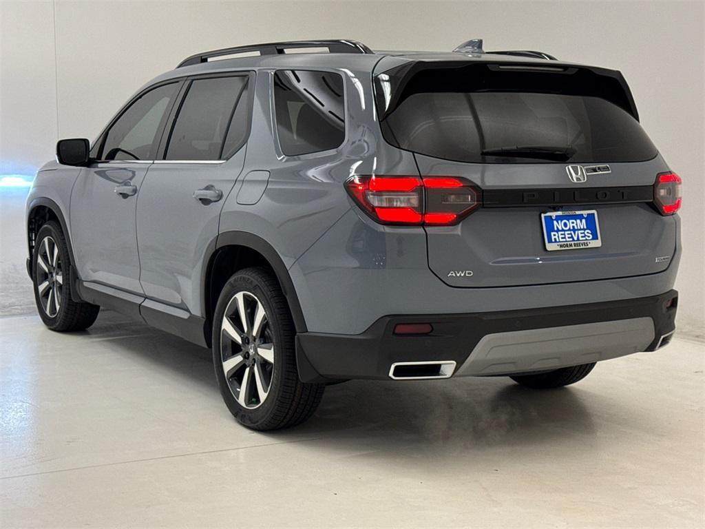 new 2025 Honda Pilot car, priced at $51,005