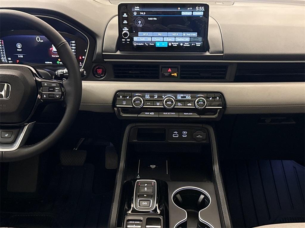 new 2025 Honda Pilot car, priced at $50,777