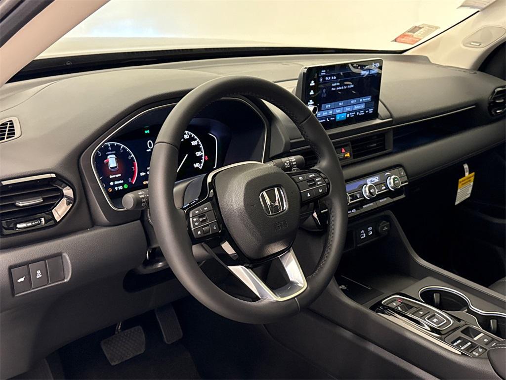 new 2025 Honda Pilot car, priced at $47,800