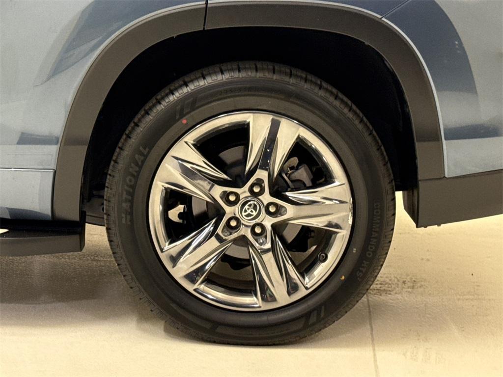 used 2019 Toyota Highlander car, priced at $32,608