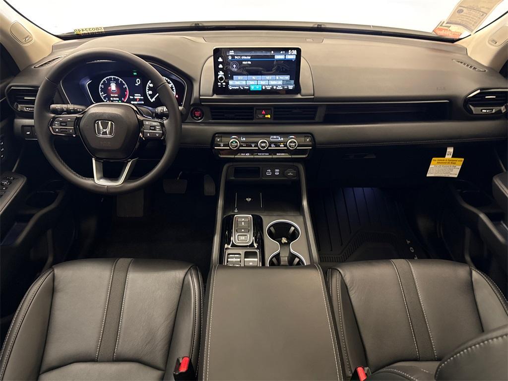 new 2025 Honda Pilot car, priced at $45,820