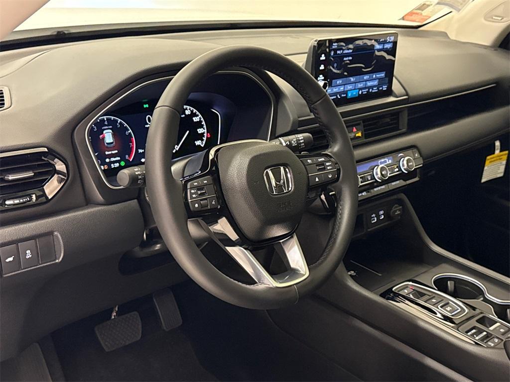 new 2025 Honda Pilot car, priced at $45,820
