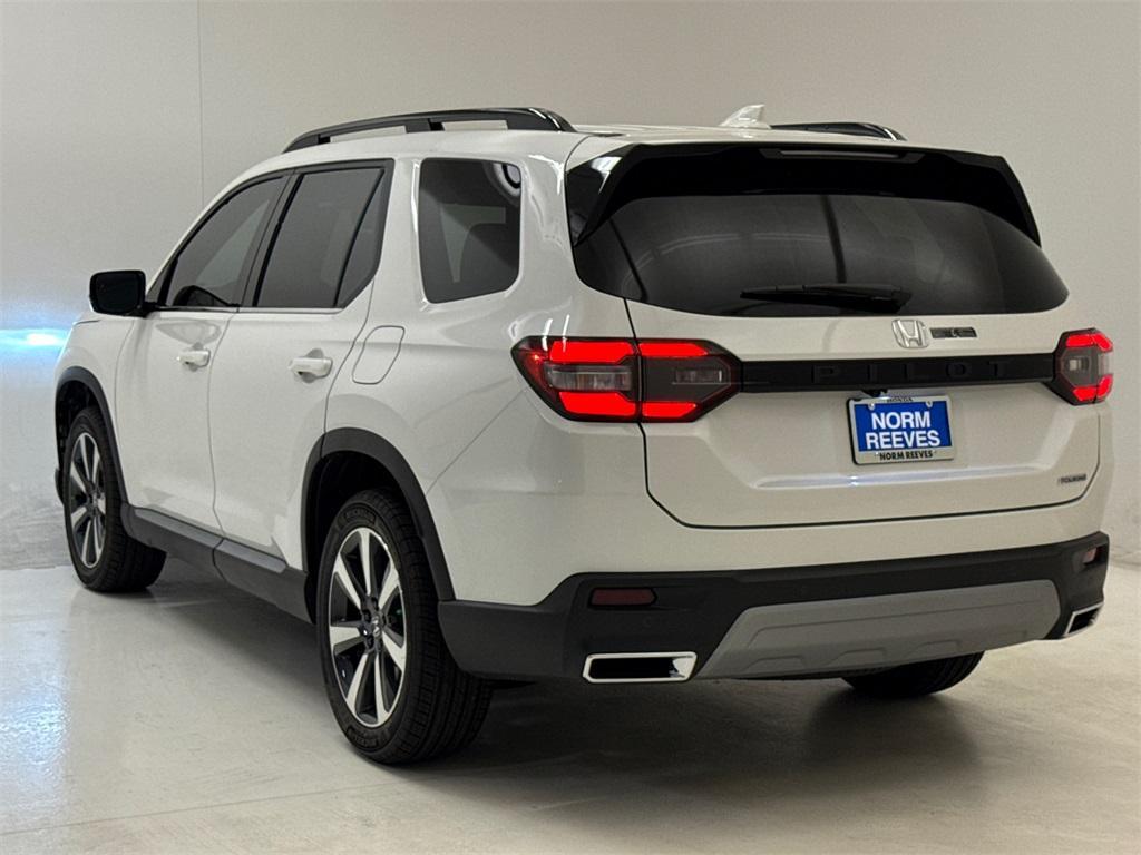 new 2025 Honda Pilot car, priced at $45,820