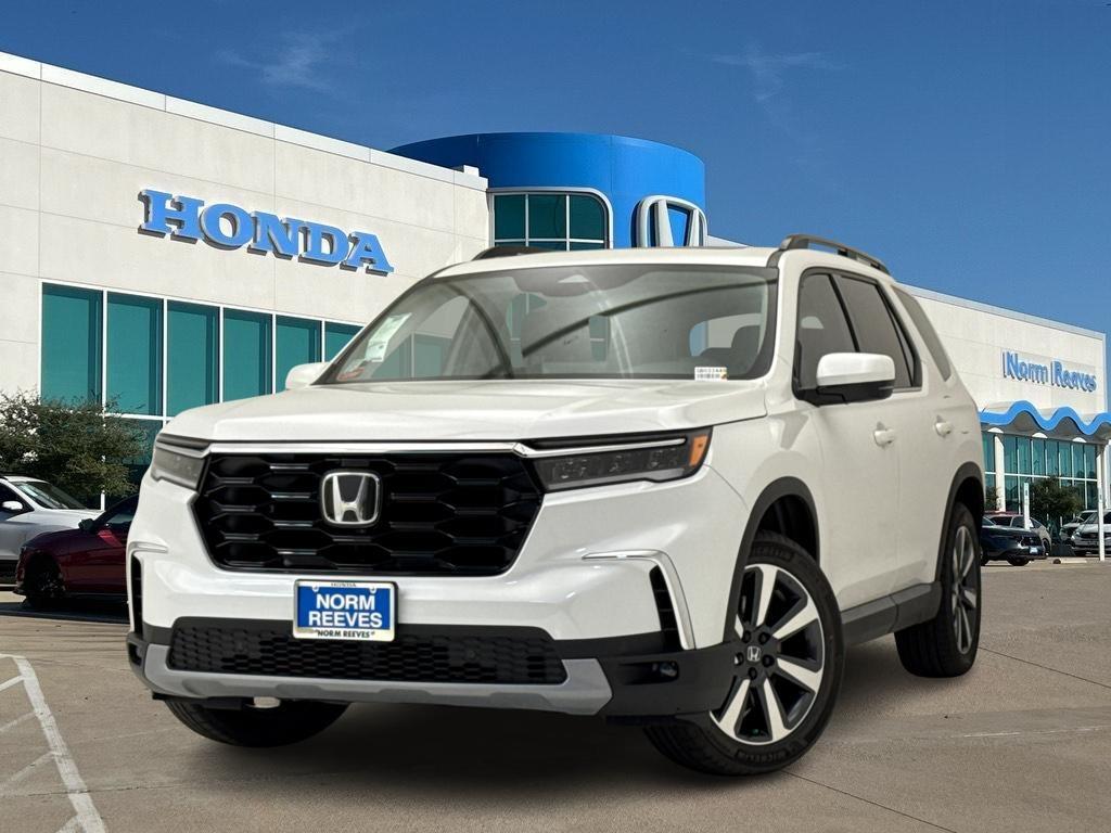 new 2025 Honda Pilot car, priced at $45,820