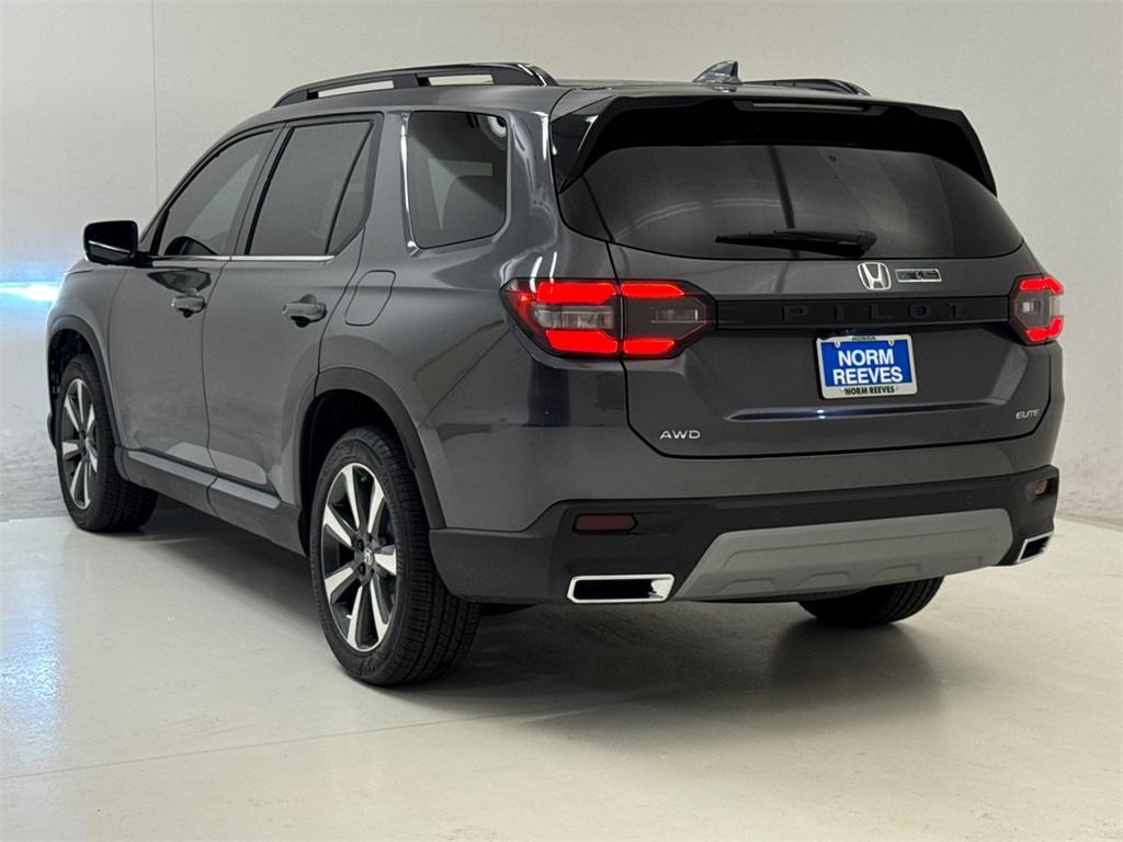 new 2025 Honda Pilot car, priced at $50,950