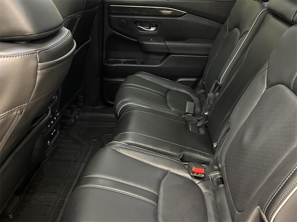 new 2025 Honda Pilot car, priced at $50,950