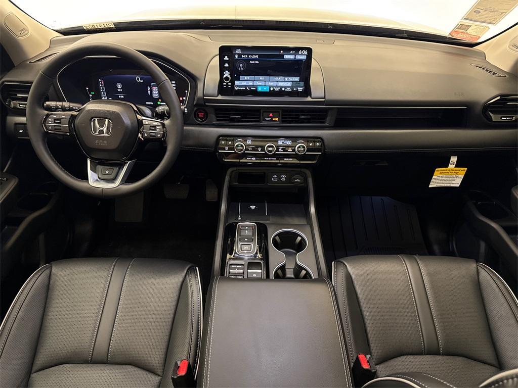 new 2025 Honda Pilot car, priced at $50,950