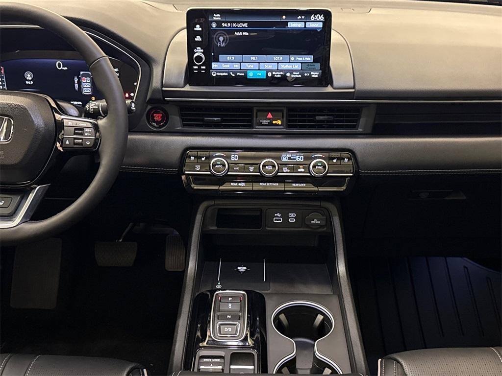 new 2025 Honda Pilot car, priced at $50,950