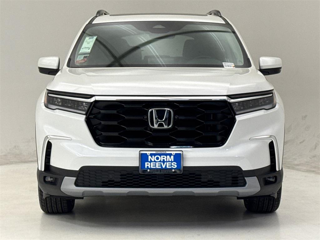 new 2025 Honda Pilot car, priced at $46,676