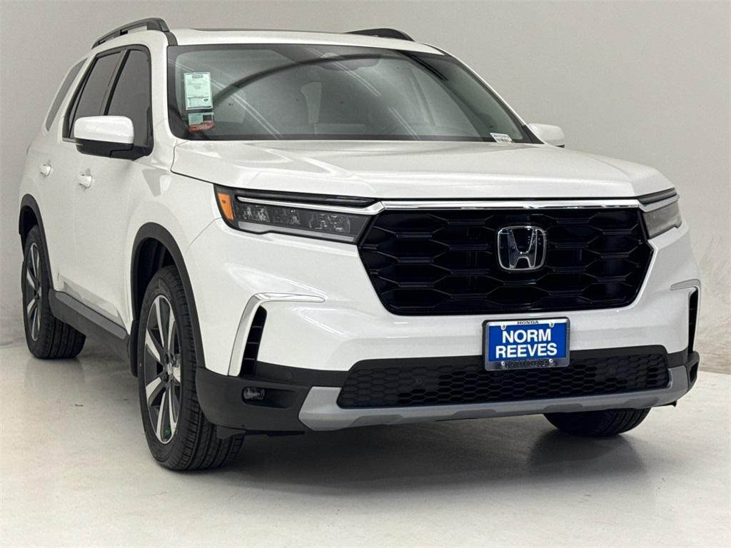 new 2025 Honda Pilot car, priced at $46,676