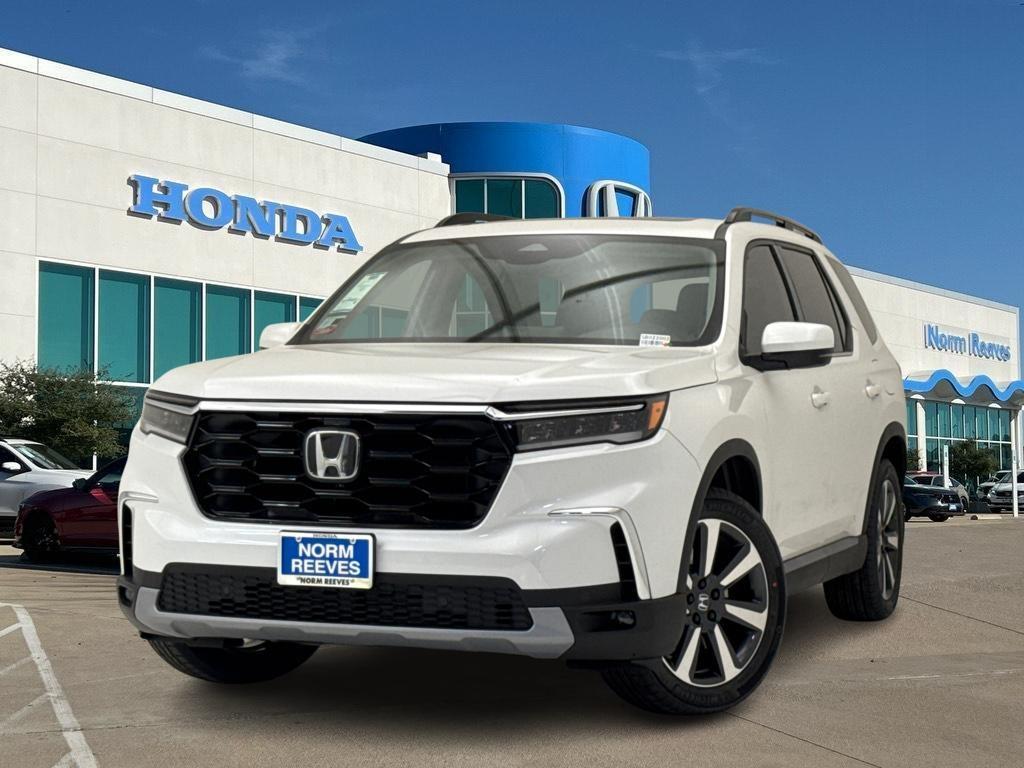 new 2025 Honda Pilot car, priced at $46,676