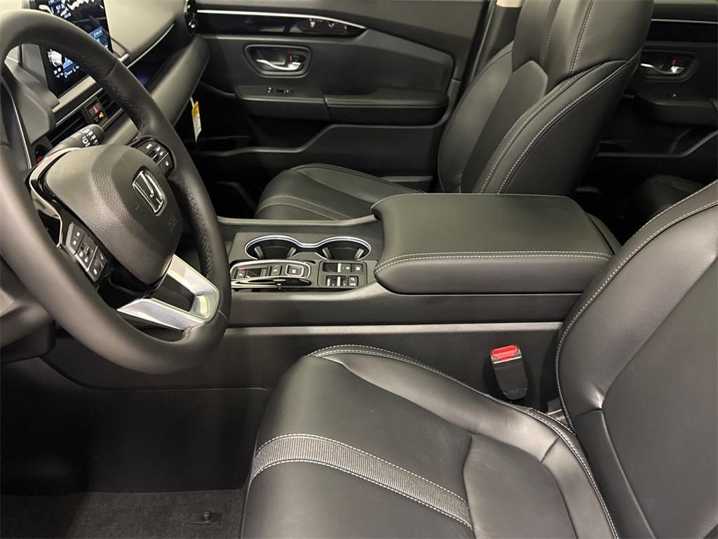 new 2025 Honda Pilot car, priced at $49,222
