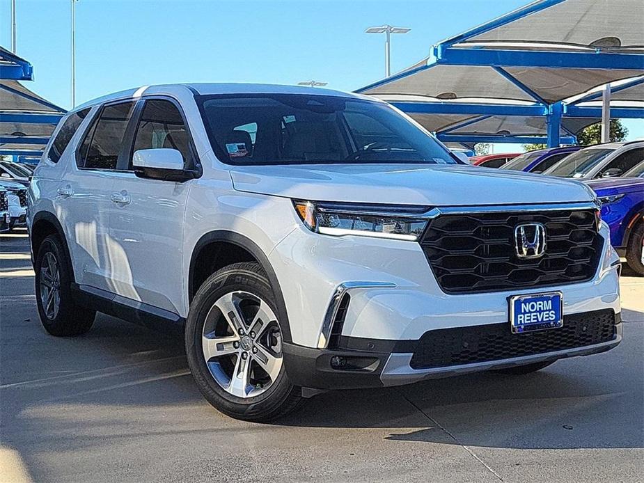 new 2025 Honda Pilot car, priced at $42,726