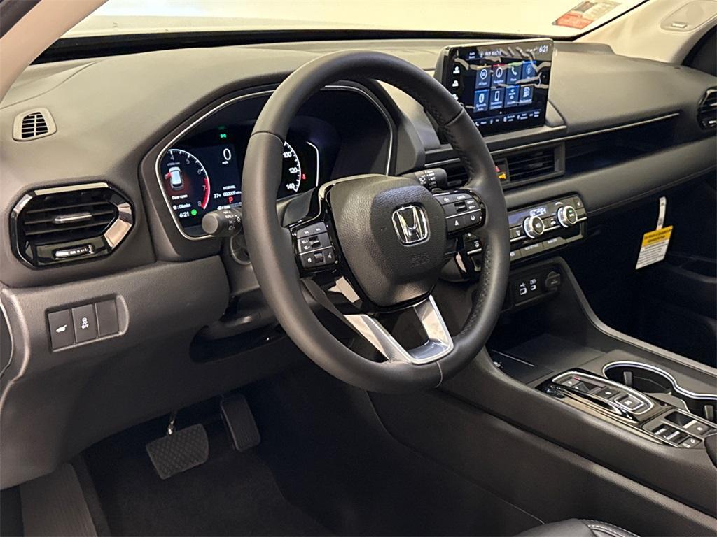 new 2025 Honda Pilot car, priced at $49,350