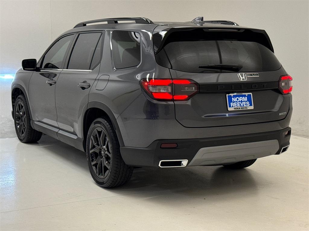 new 2025 Honda Pilot car, priced at $49,350