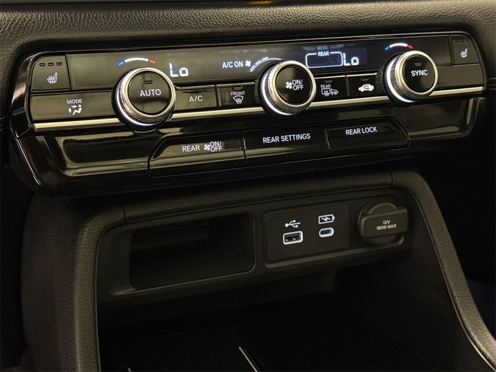 new 2025 Honda Pilot car, priced at $45,892