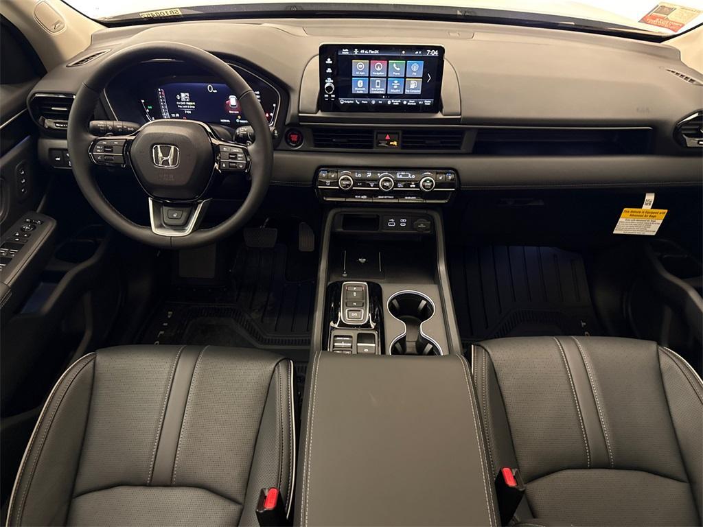 new 2025 Honda Pilot car, priced at $51,204