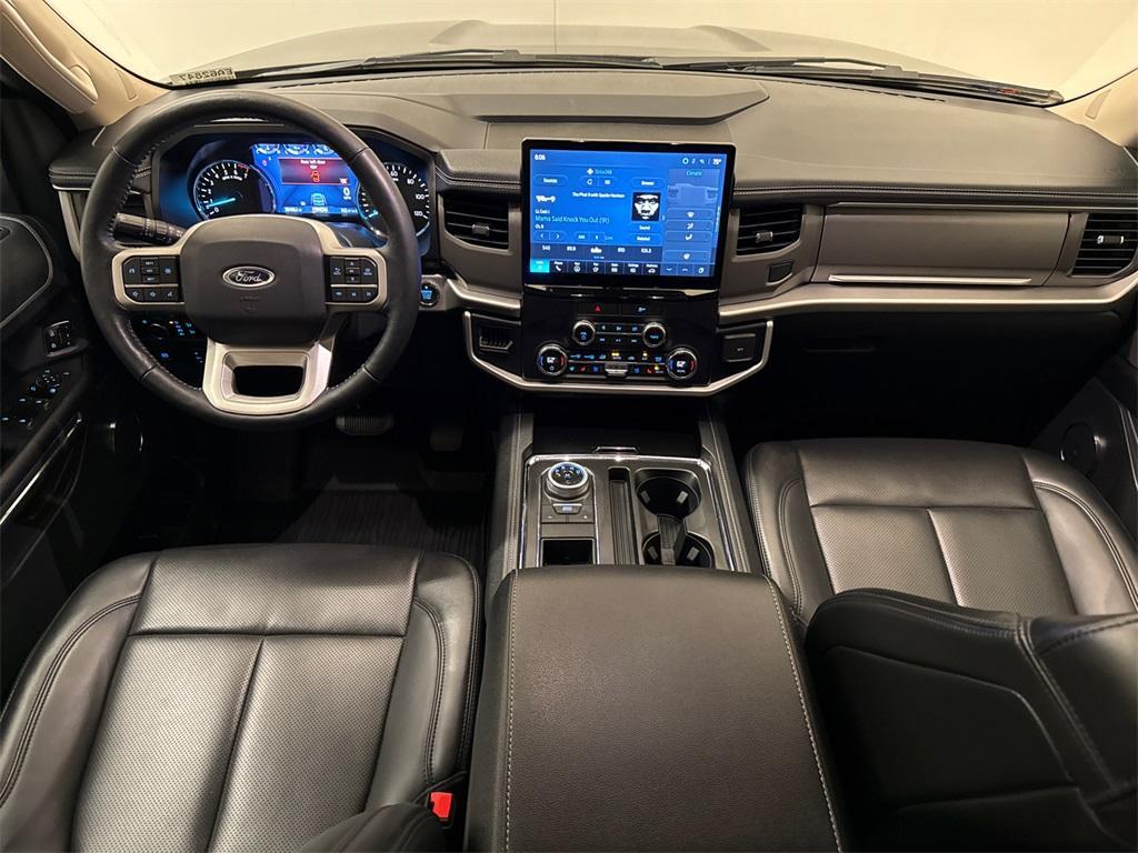 used 2022 Ford Expedition car, priced at $44,067