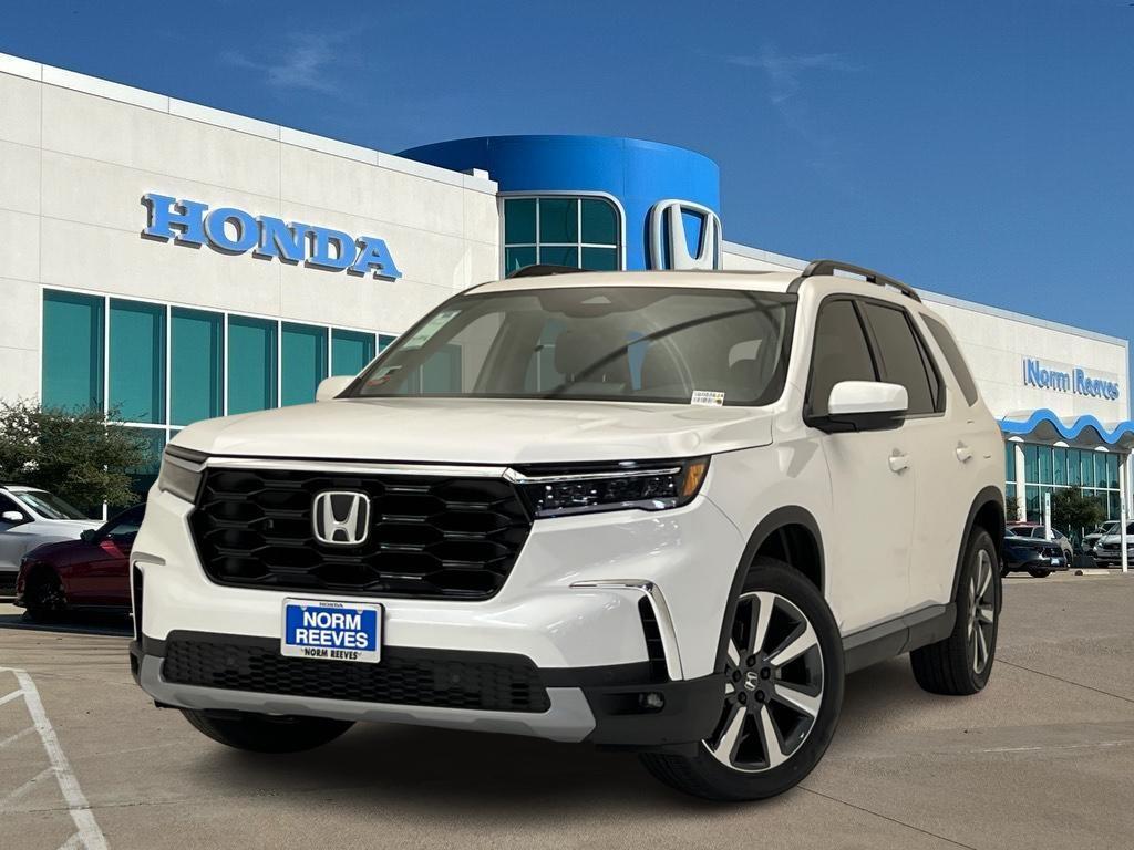 new 2025 Honda Pilot car, priced at $48,950