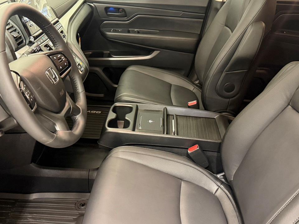 new 2026 Honda Odyssey car, priced at $43,290