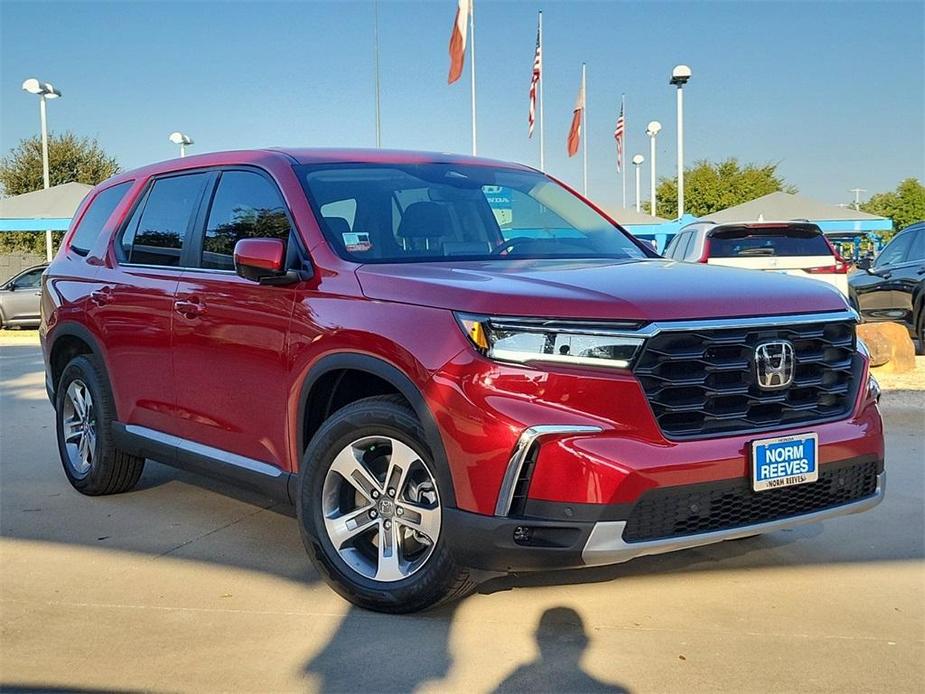 new 2025 Honda Pilot car, priced at $45,350