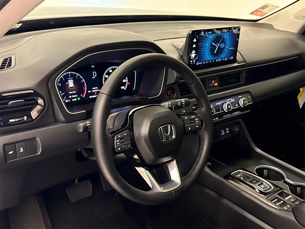 new 2025 Honda Pilot car, priced at $48,450
