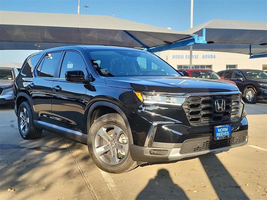 new 2025 Honda Pilot car, priced at $46,075