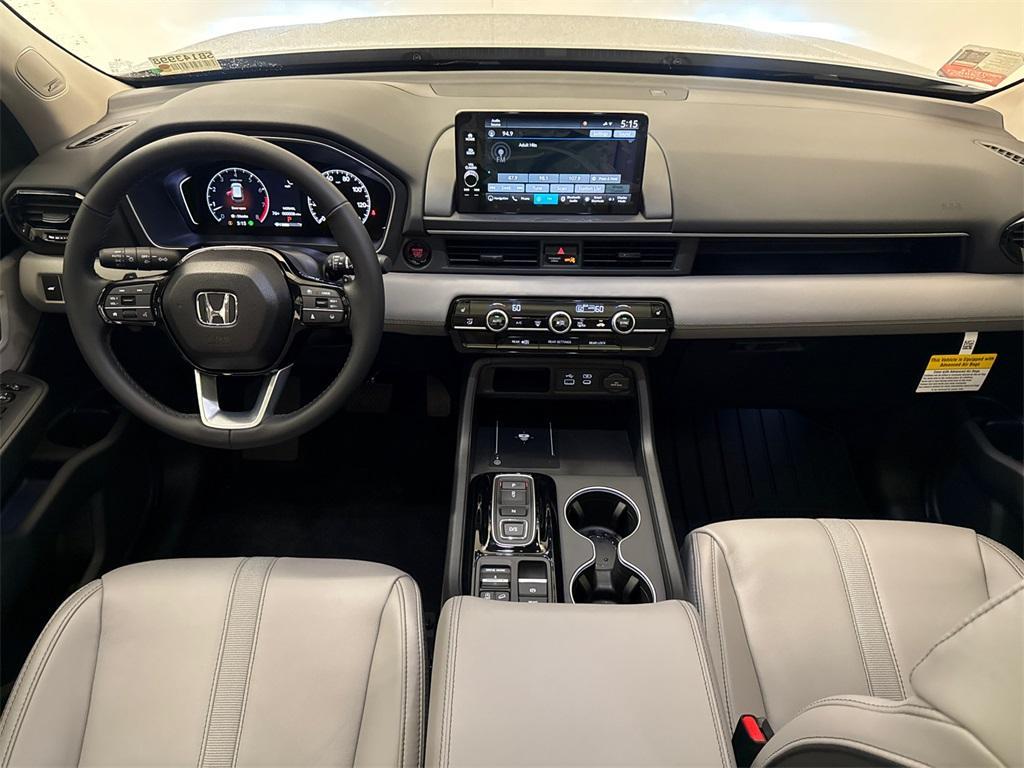 new 2025 Honda Pilot car, priced at $47,800