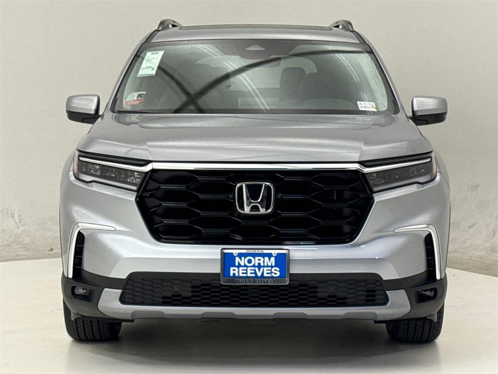 new 2025 Honda Pilot car, priced at $47,800