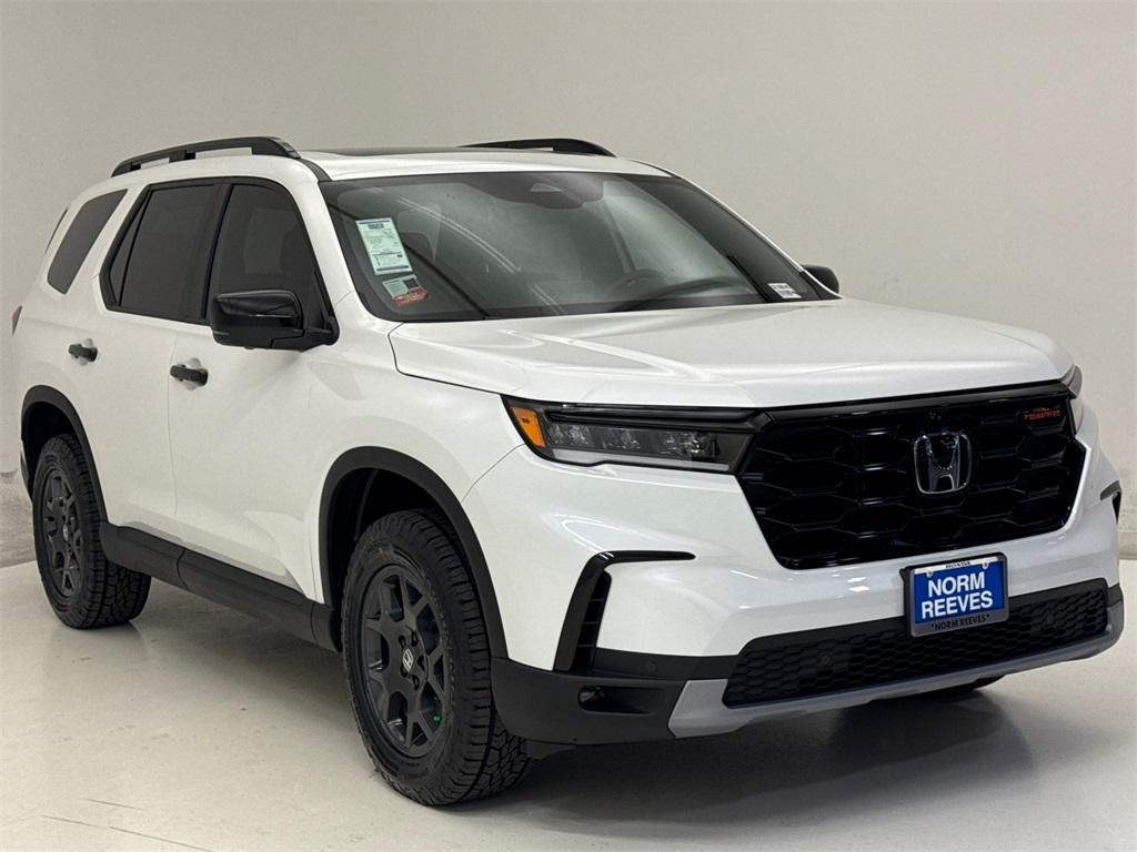 new 2025 Honda Pilot car, priced at $48,659