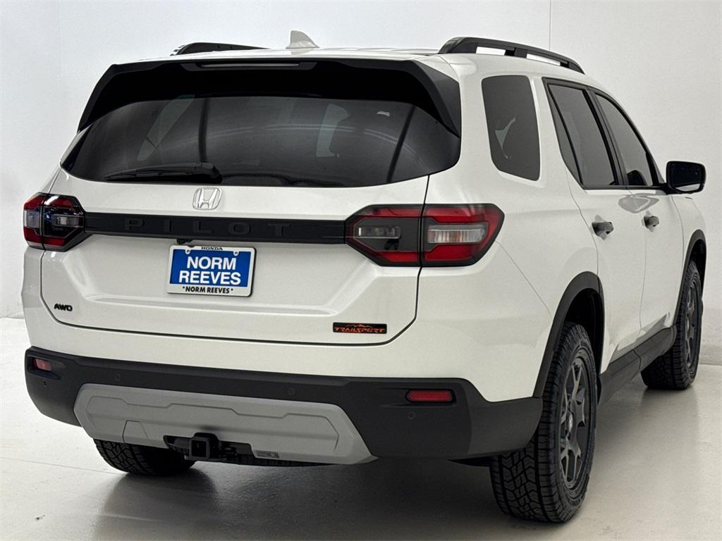 new 2025 Honda Pilot car, priced at $48,659
