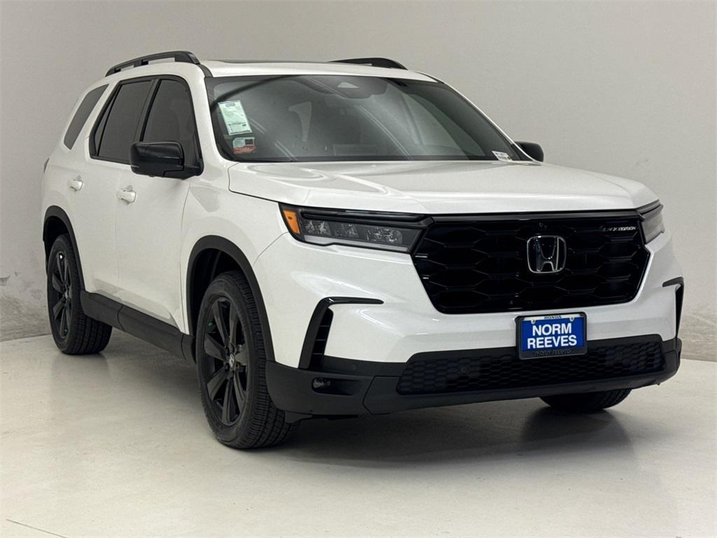 new 2025 Honda Pilot car, priced at $52,181