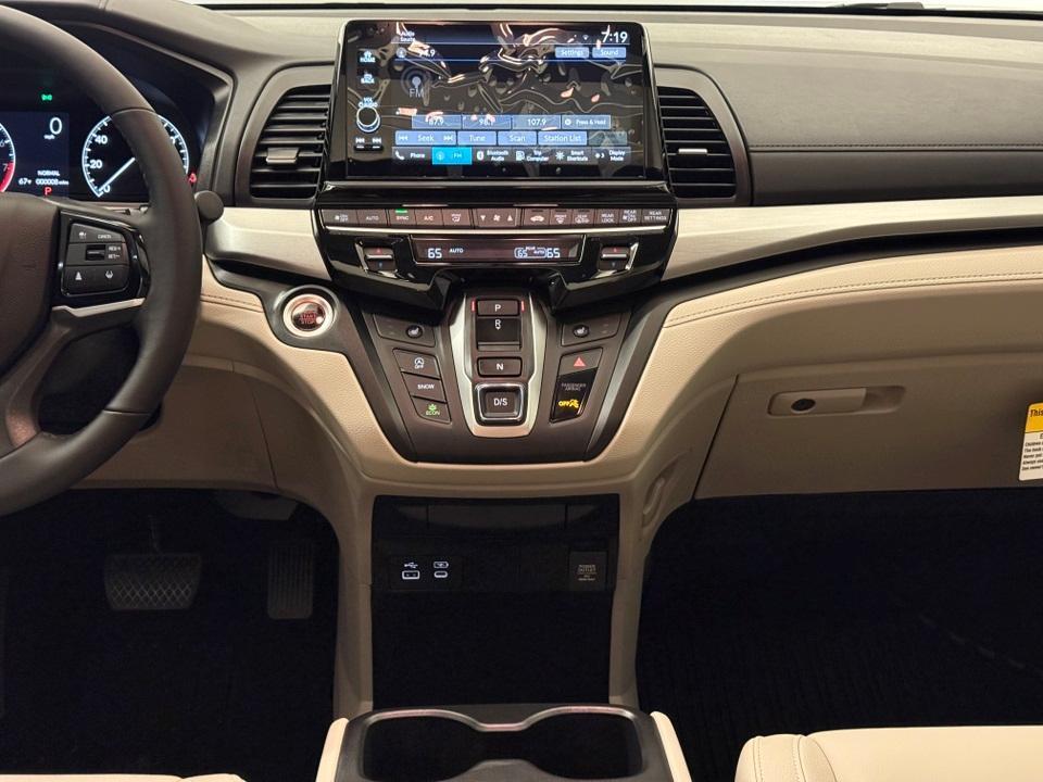 new 2026 Honda Odyssey car, priced at $43,290