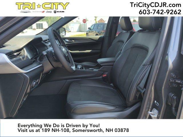 new 2025 Jeep Grand Cherokee car, priced at $40,990