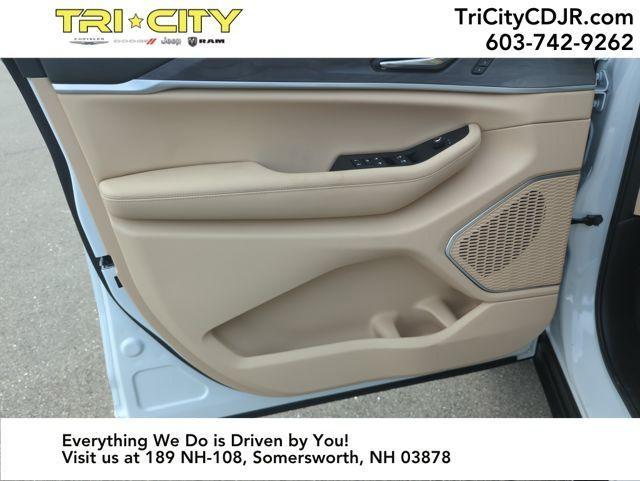 new 2025 Jeep Grand Cherokee L car, priced at $50,353