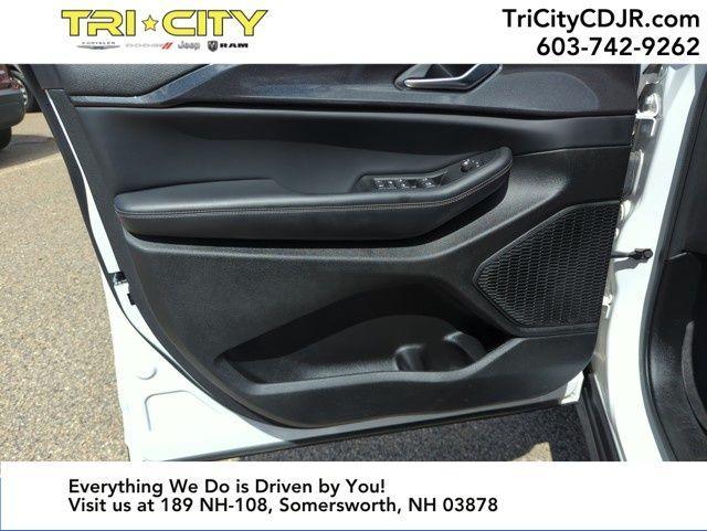 used 2023 Jeep Grand Cherokee car, priced at $31,000