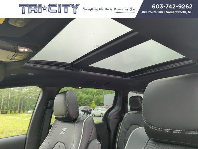 new 2025 Chrysler Pacifica car, priced at $53,026