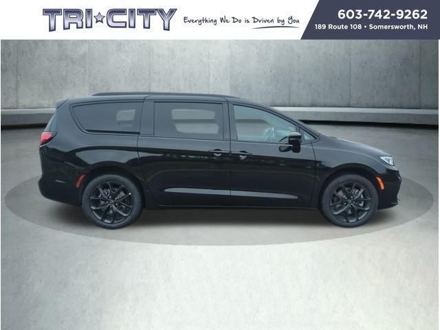 new 2025 Chrysler Pacifica car, priced at $53,026