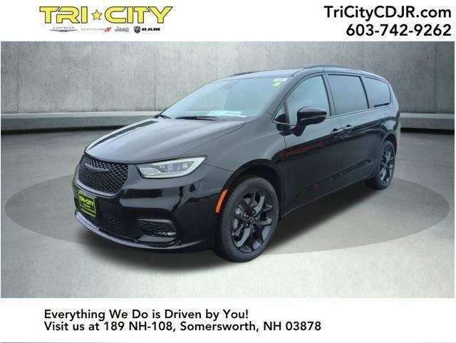new 2025 Chrysler Pacifica car, priced at $53,026