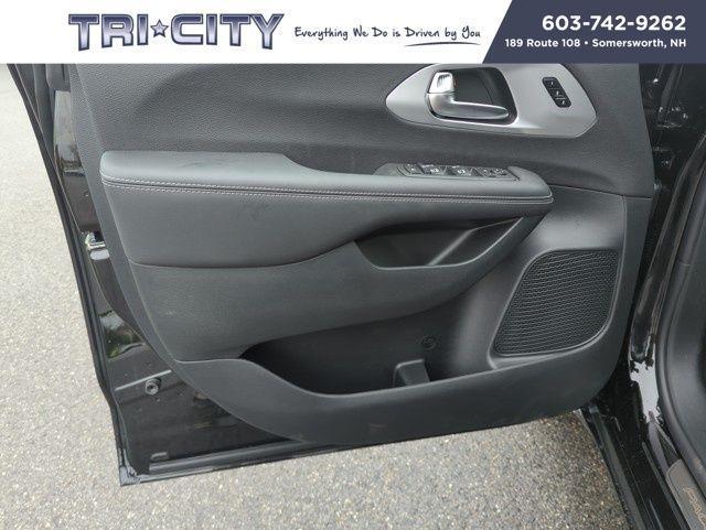 new 2025 Chrysler Pacifica car, priced at $53,026