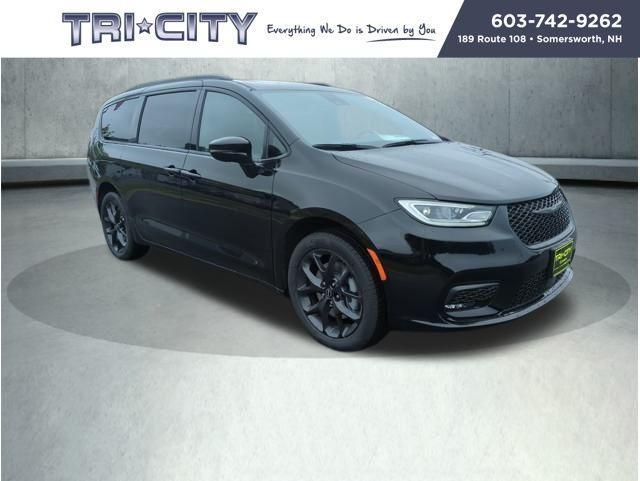 new 2025 Chrysler Pacifica car, priced at $53,026