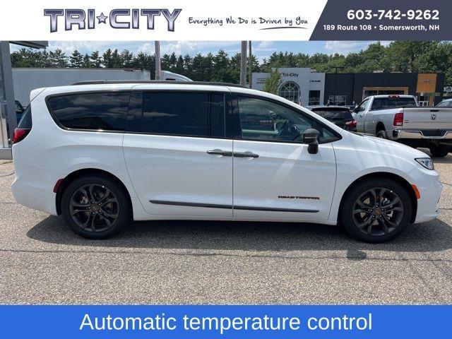 new 2024 Chrysler Pacifica car, priced at $39,999