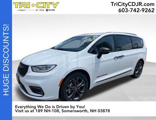 new 2024 Chrysler Pacifica car, priced at $39,999