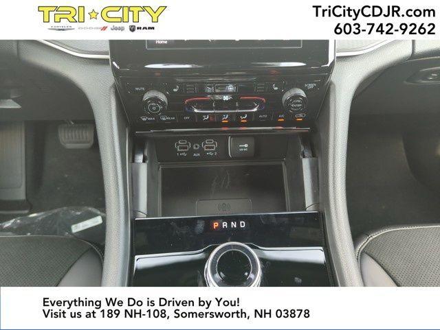 new 2025 Jeep Grand Cherokee L car, priced at $43,593