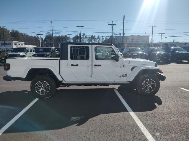 new 2024 Jeep Gladiator car, priced at $45,700