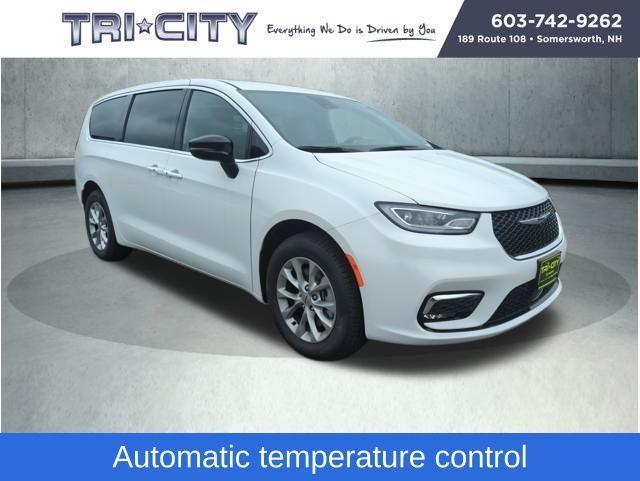 new 2025 Chrysler Pacifica car, priced at $43,877