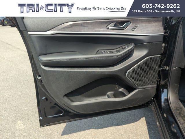 new 2025 Jeep Grand Cherokee car, priced at $49,166