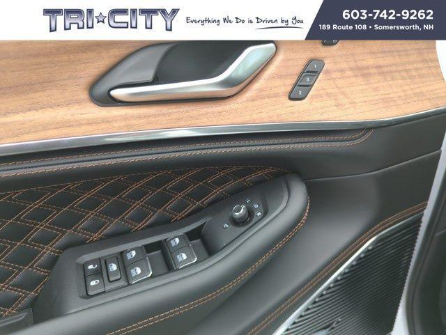 new 2025 Jeep Grand Cherokee car, priced at $62,016